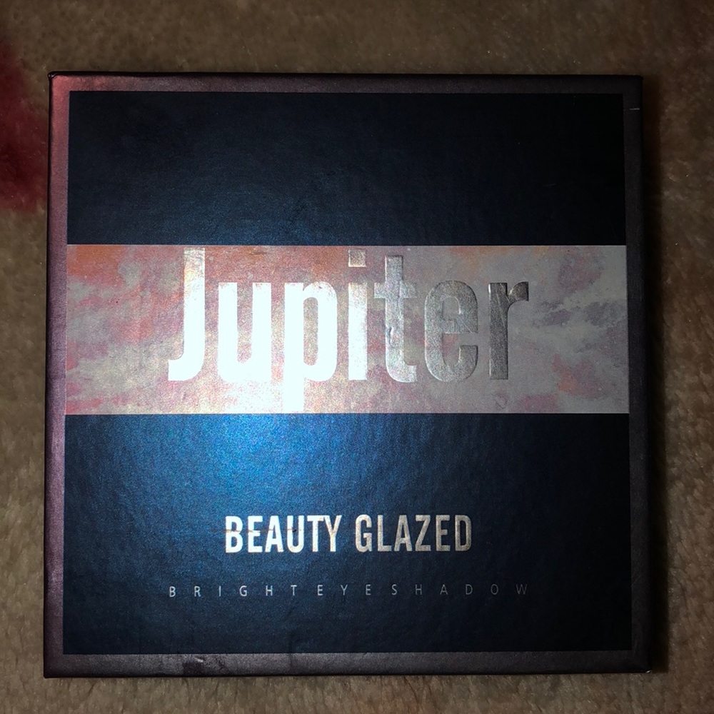 Beauty glazed Jupiter palette
